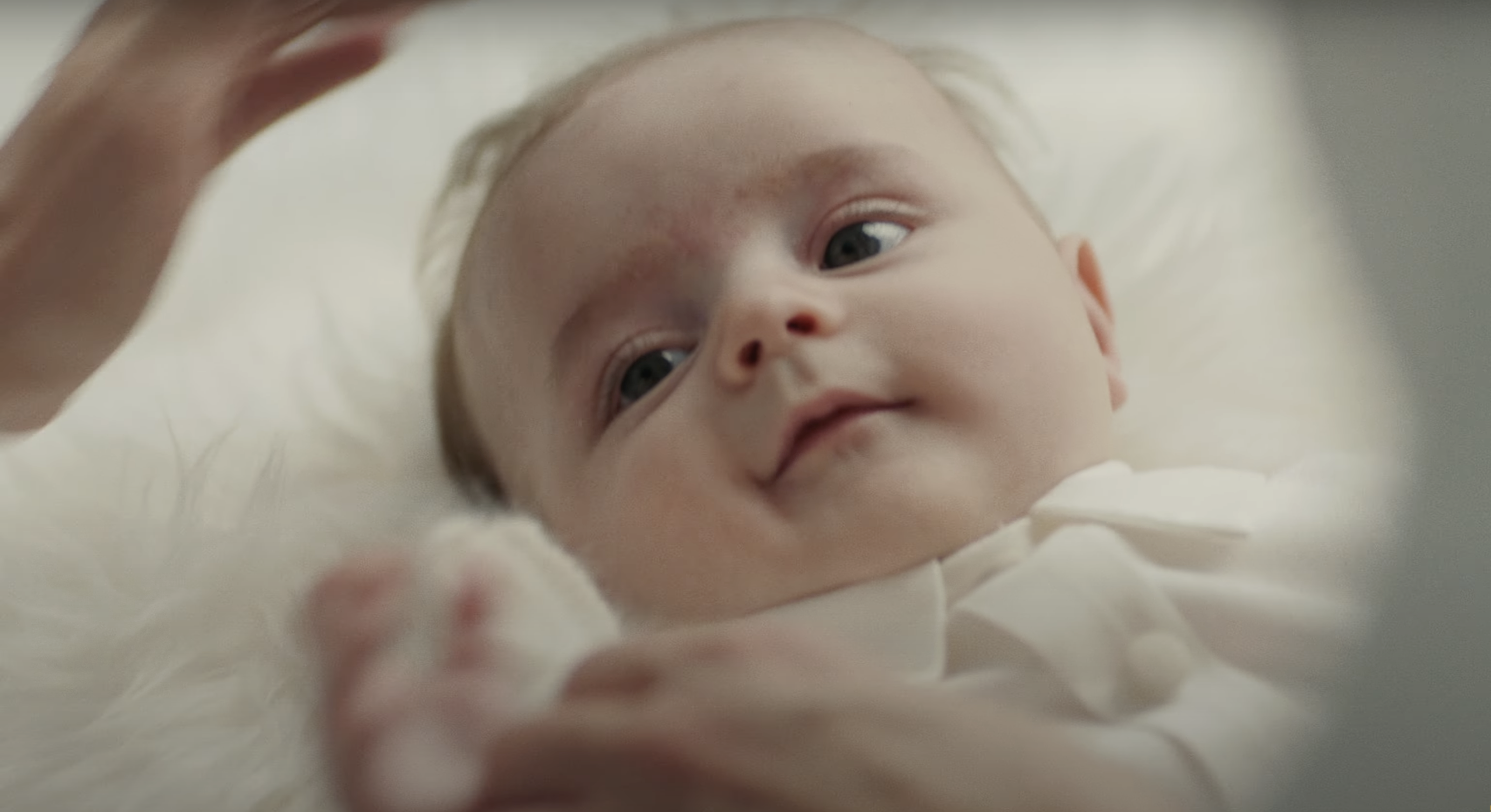 Копия мамы: Козловский впервые показал лицо 7-месячного сыночка Оскара